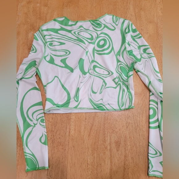 NWOT White and green long sleeve crop top - Picture 6 of 6
